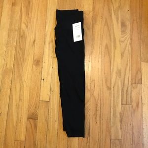 🌊 NWT Black Capri Leggings